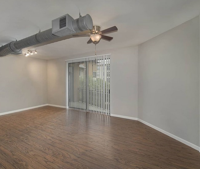 Foto del edificio - 5739 Henry Cook Blvd