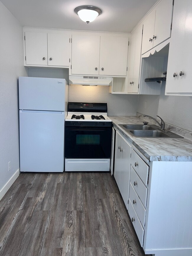 Building Photo - 3175 S 300 E