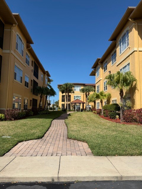 Foto del edificio - 4306 Bayside Village Dr