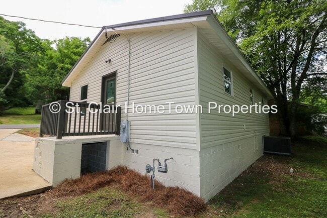 Building Photo - Adorable Home