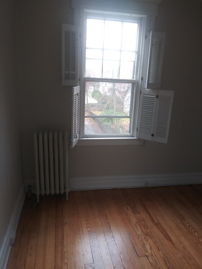 back bedroom south - 126 Wildwood Ave