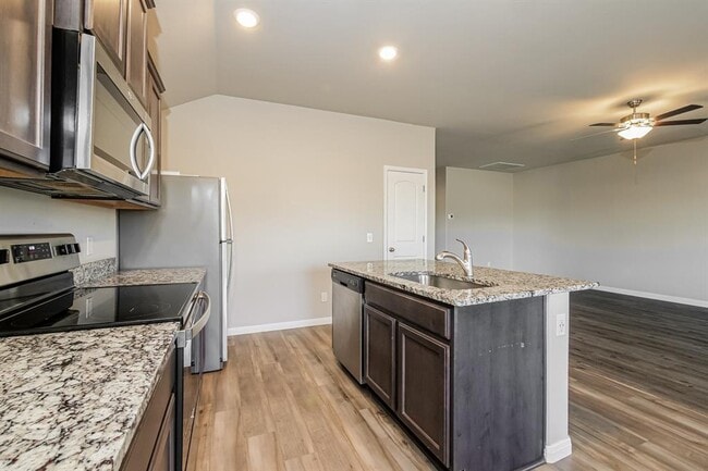 Building Photo - 1600 Maroon Dr