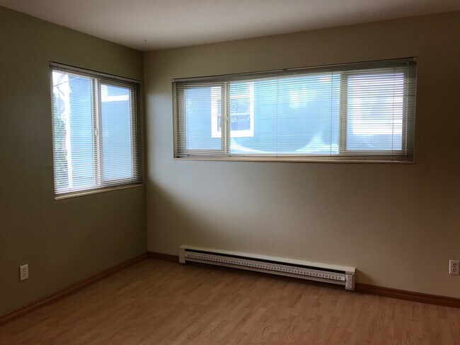 Building Photo - 2117 Nob Hill Ave N