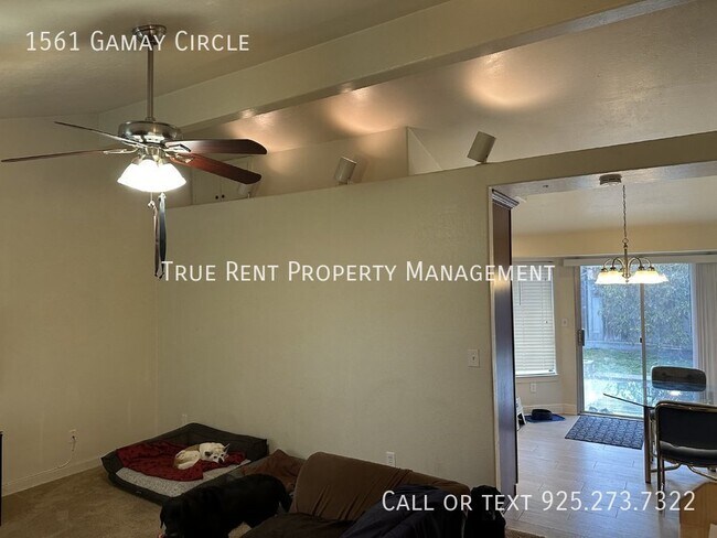 Foto del edificio - Updated 3 Bed, 2 Bath Single Story in Perf...