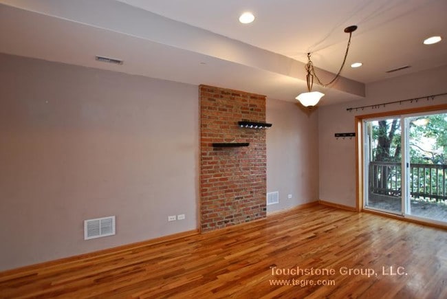 Building Photo - 2712 W Warren Blvd