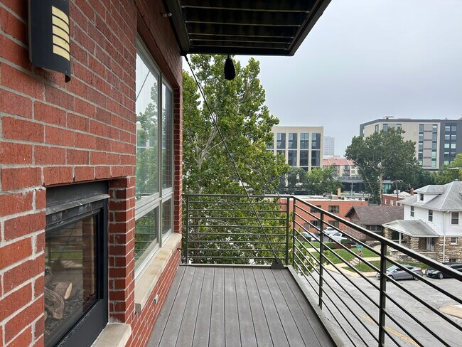 Building Photo - 4521 Wornall Rd