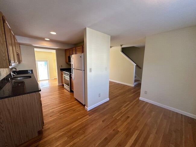 Building Photo - 40 Tisdale Dr