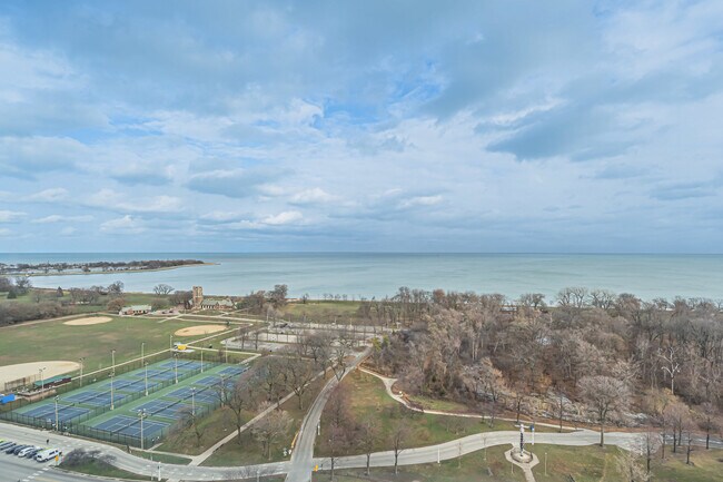 Foto del edificio - 3600 N Lake Shore Dr
