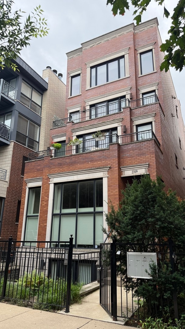 Building Photo - 2319 W Wabansia Ave
