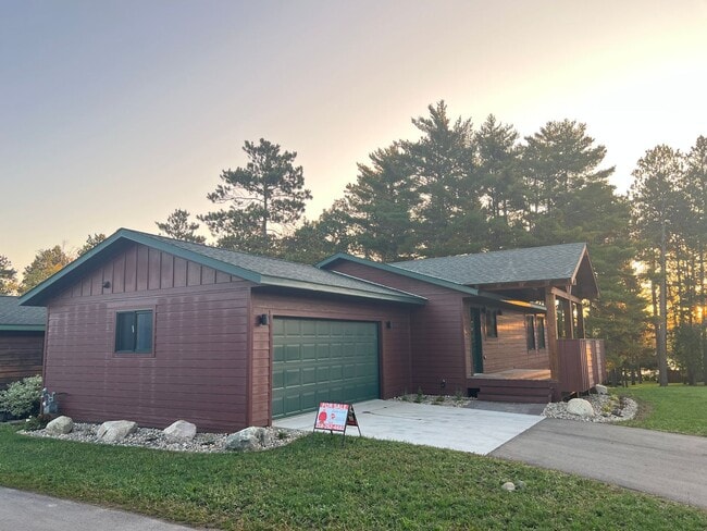Building Photo - Gorgeous New Construction on the Fish Hook River