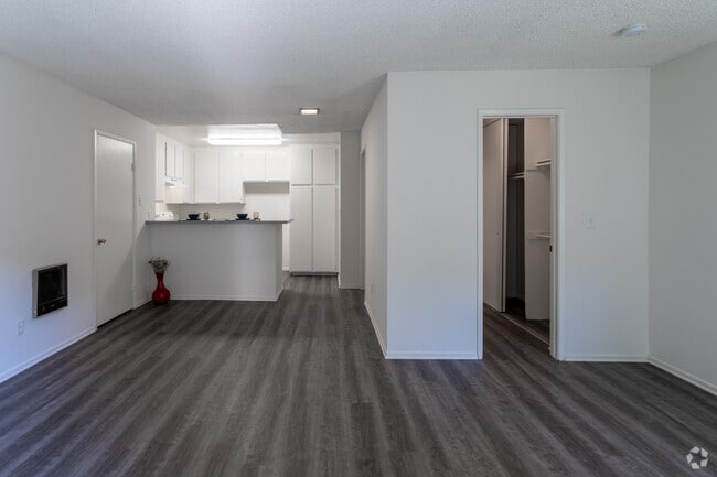 Studio 2 - Springtree Apartments