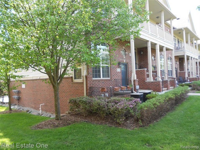 Building Photo - 428 Old Pine Way