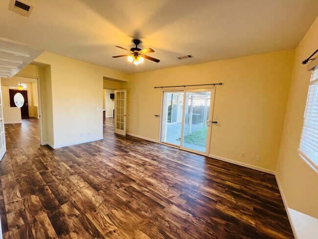 Building Photo - 1052 W Pebble Dr
