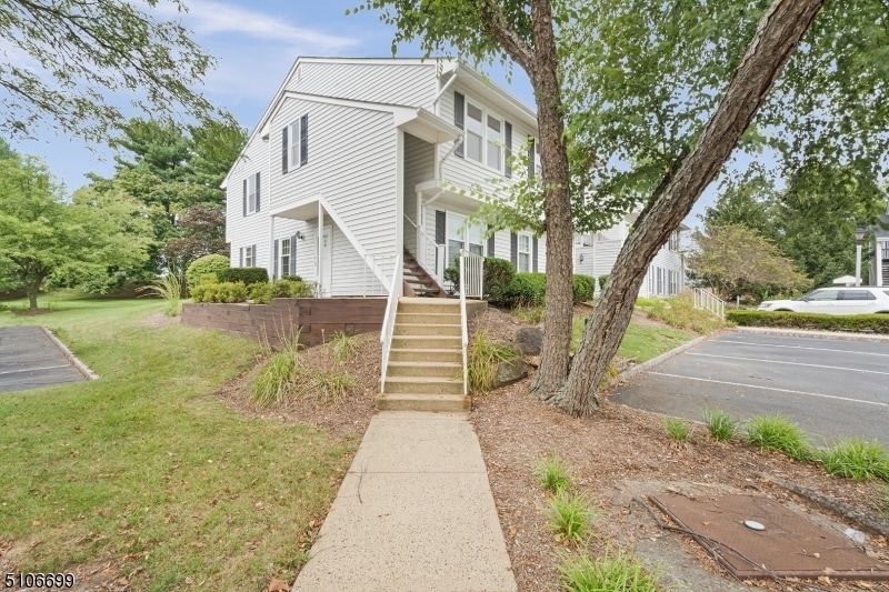 68 Junco Ct, Three Bridges, NJ 08887 Room for Rent in Three Bridges