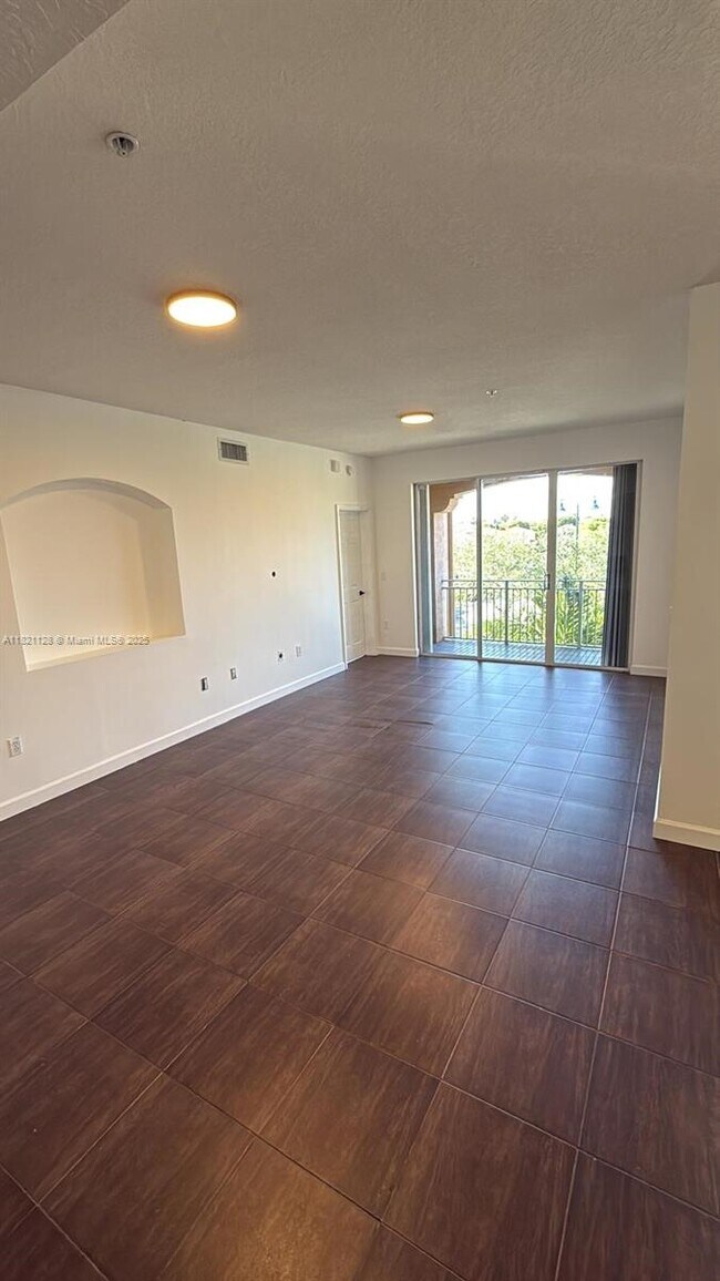 Foto del edificio - 6520 NW 114th Ave