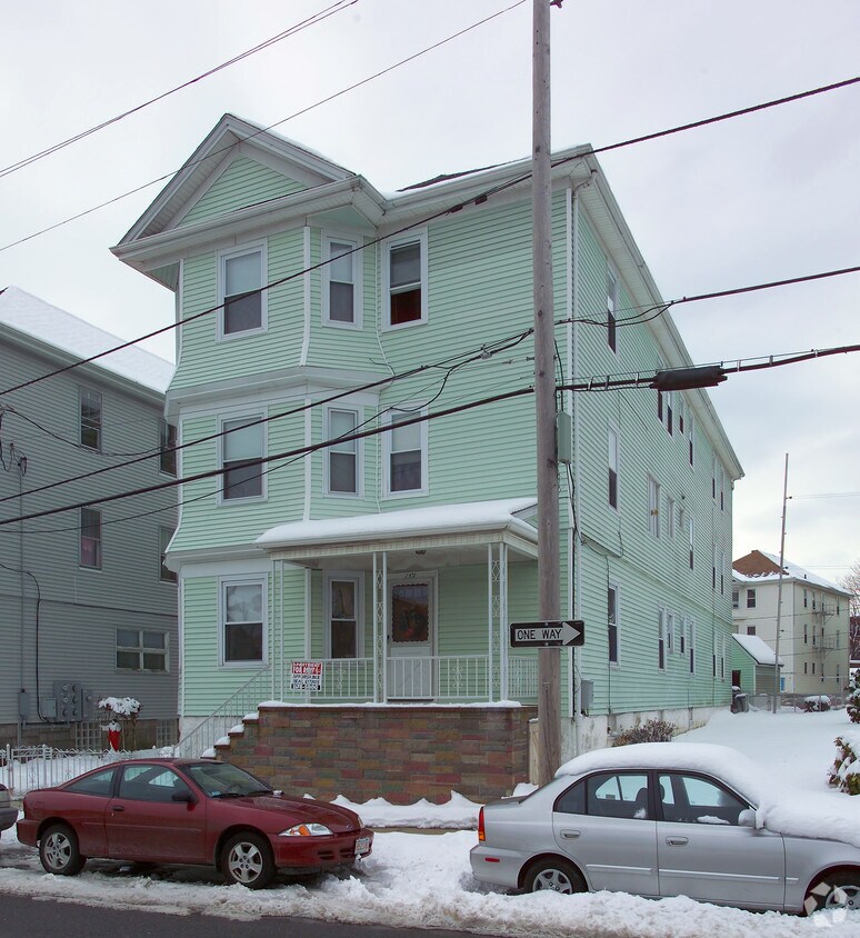 Building Photo - 139 18th St