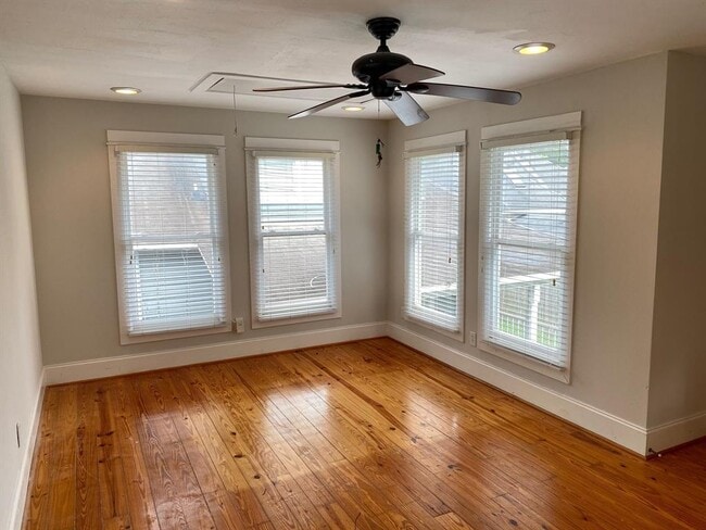 Building Photo - 1209 Cortlandt St