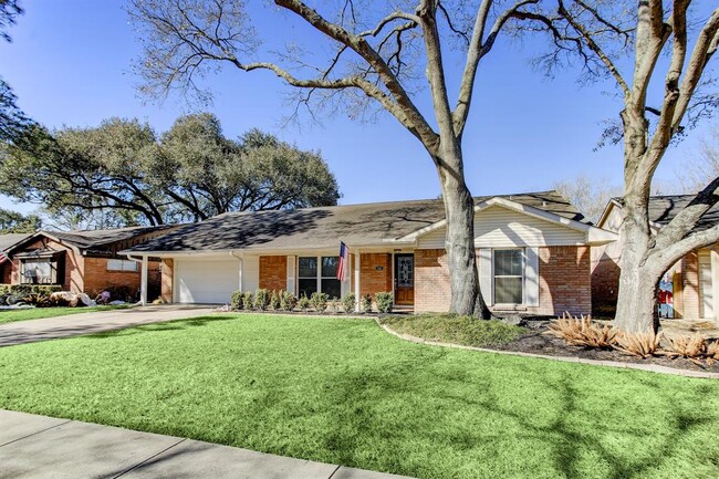 Building Photo - 5718 Belrose Dr