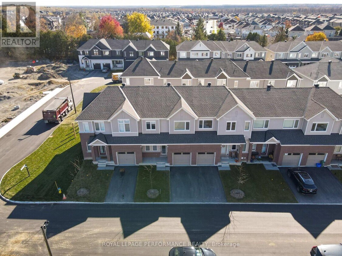 Primary Photo - 116 Pizzicato St