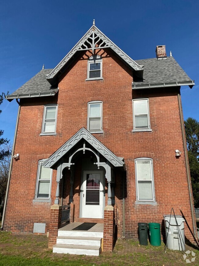 Building Photo - 538 E Strawberry St