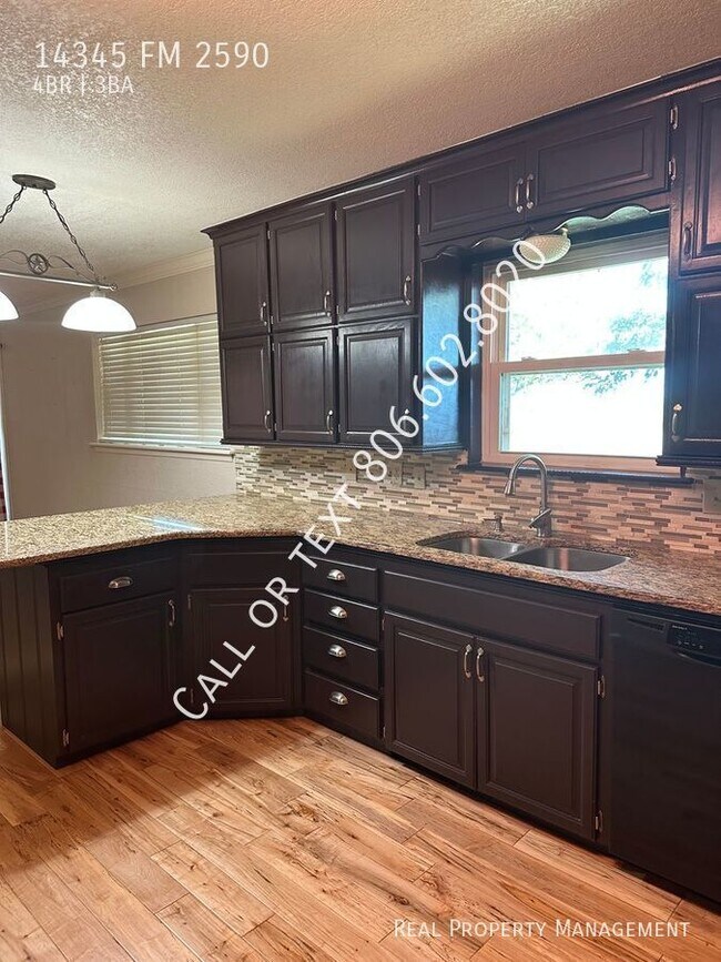Foto del edificio - Amazing home south of Amarillo with worksh...