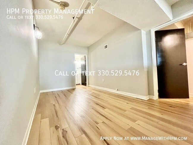 Building Photo - 1133 W 9th St