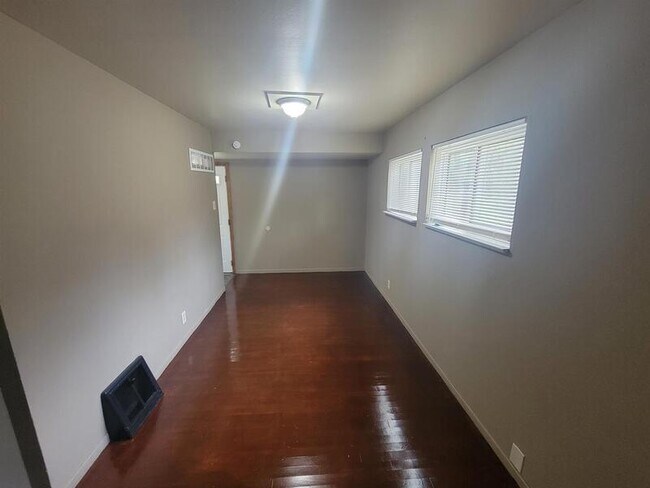 Building Photo - 10542 Spring Garden Dr