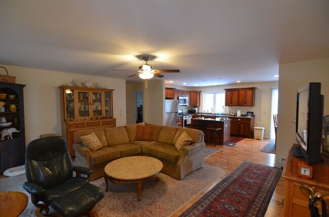 Foto del edificio - 24 Sunny Ln