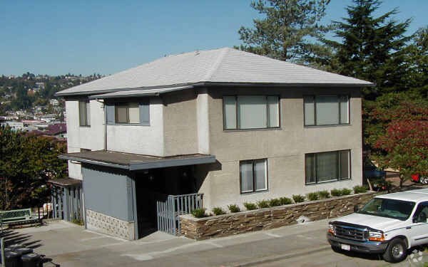 Building Photo - 2617 14th Ave W