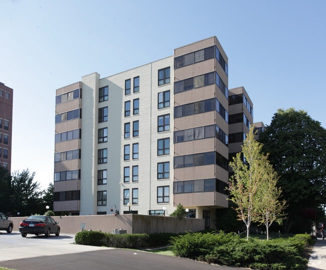 Primary Photo - 3100 Grand Ave