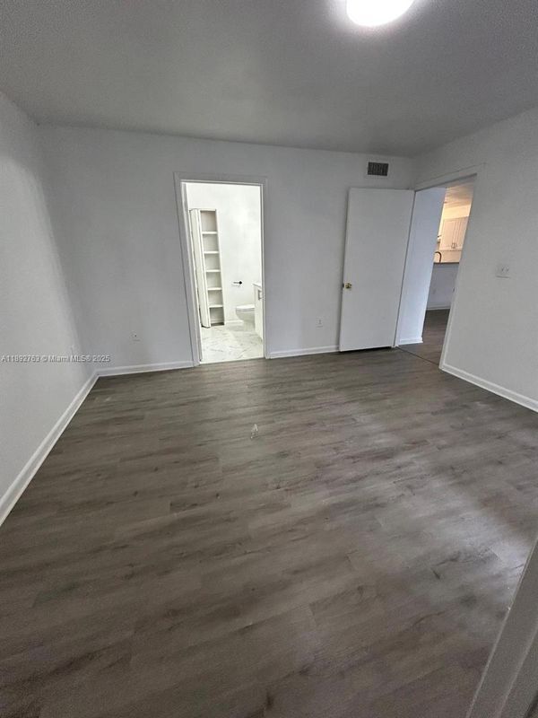 Foto del edificio - 4815 Via Palm Lakes