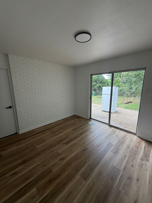 Building Photo - FOR RENT-NLR