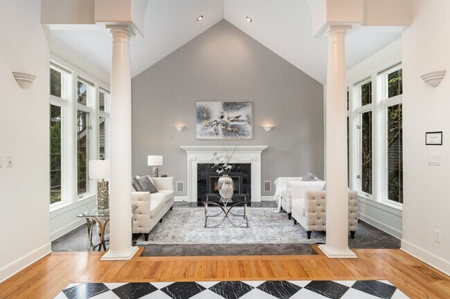 Foto del edificio - Beautiful Bellevue home with a View!