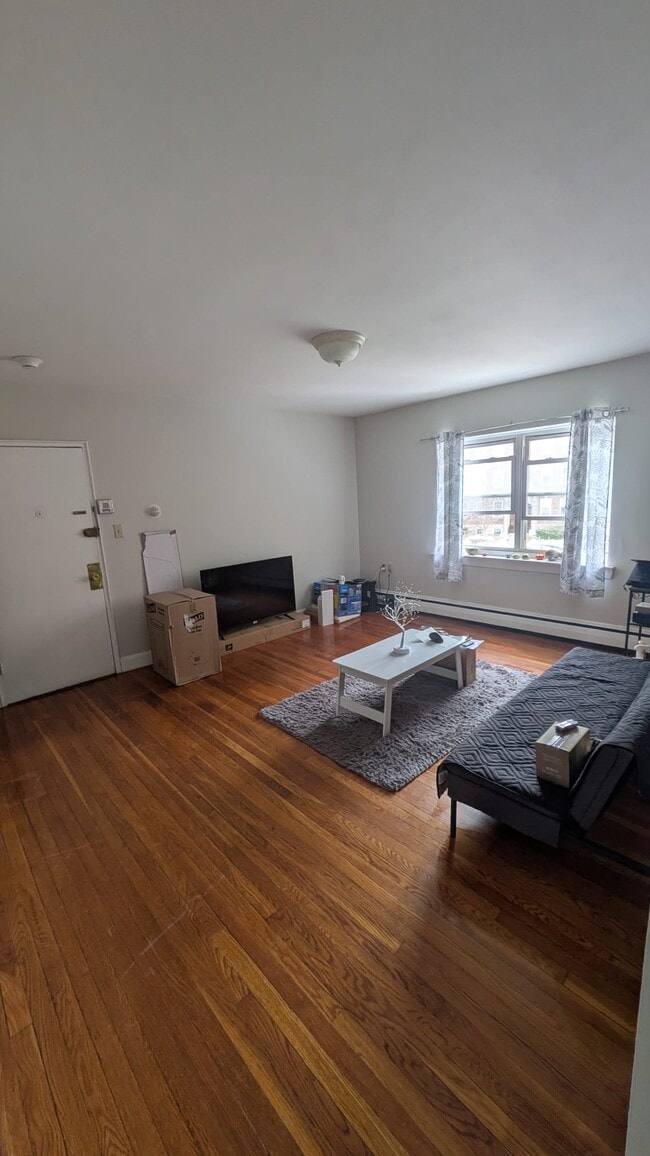 Building Photo - 65 Chiswick Rd