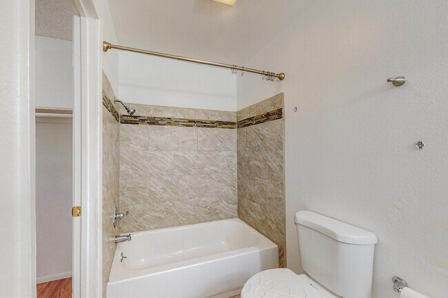 Foto del edificio - 3851 Montgomery Blvd NE