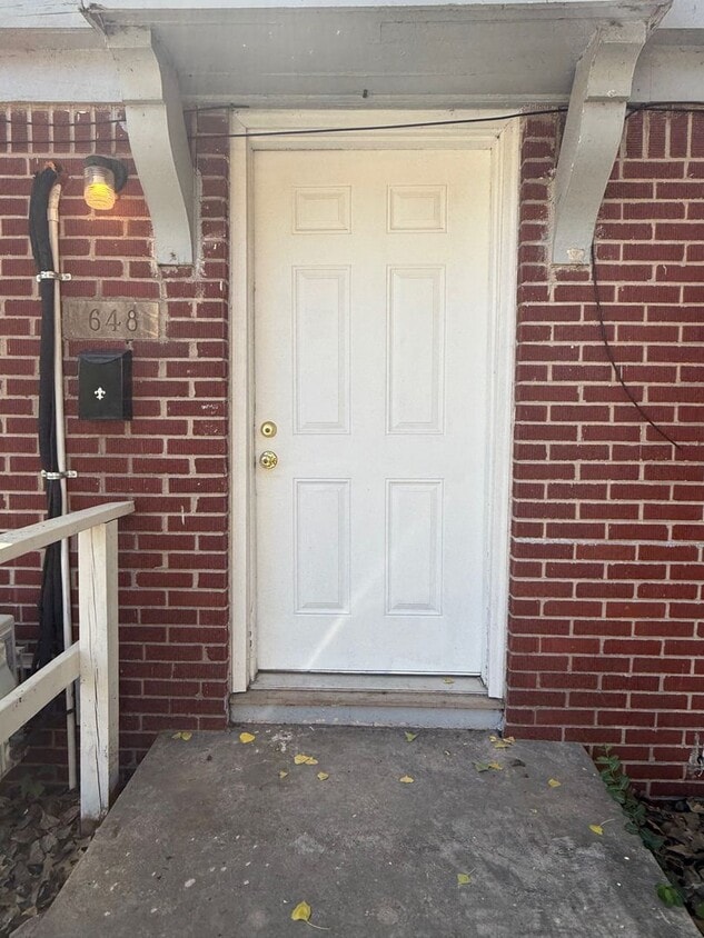 Primary Photo - Remodeled 1 Bed / 1 Bath Brick Quadplex- C...