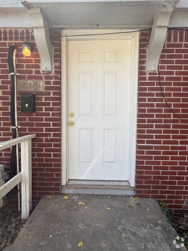 Building Photo - 648 S Hydraulic Ave