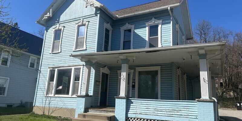 Primary Photo - 276 West Main St