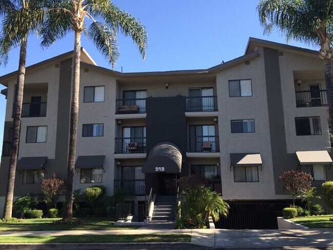 Building Photo - 519 Palm Dr