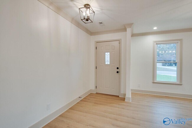 Building Photo - 2042 Rosebury Ln SW