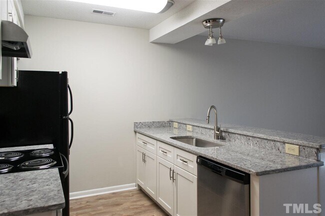 Kitchen - 3021 Huntleigh Dr