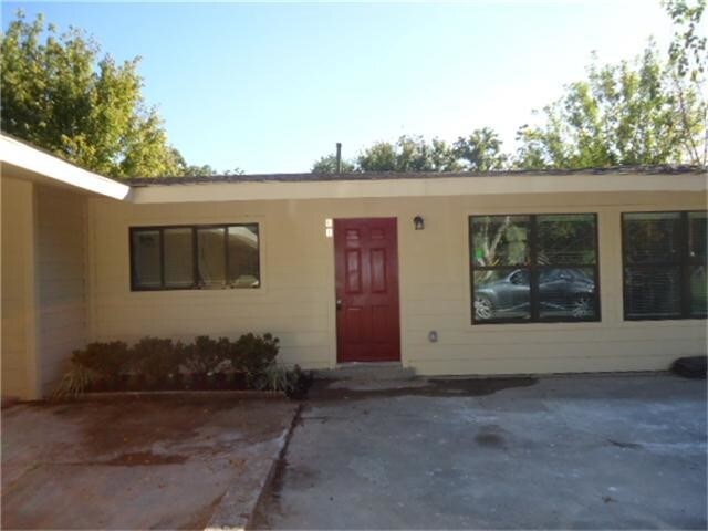 Building Photo - 5031 Pine Ave