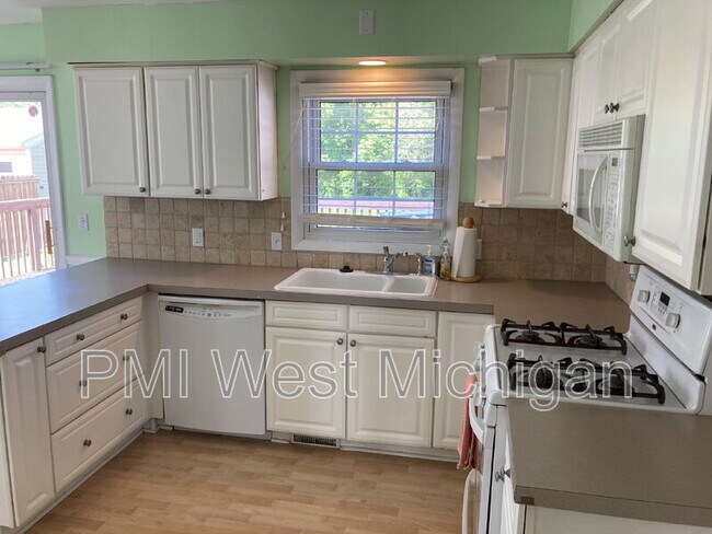 Foto del edificio - 1013 Worcester Dr NE