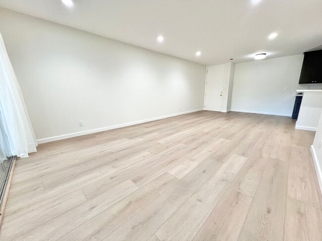 Foto del edificio - Gorgeous Stoneybrook Condo for Rent near C...