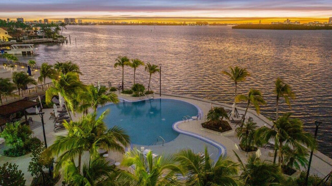 Building Photo - Biscayne Shores