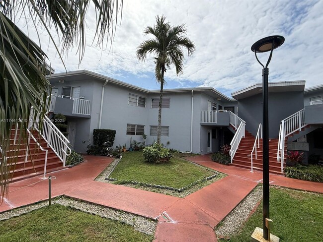 Foto del edificio - 1655 NE Miami Gardens Dr