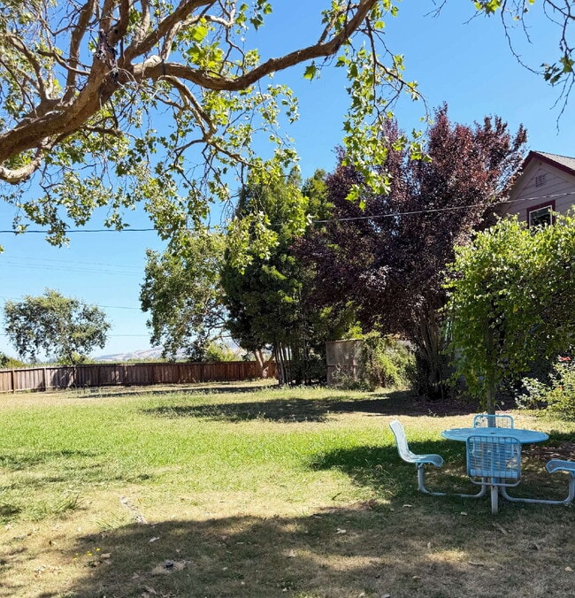 Foto del edificio - Spacious Two-Story Ranch Home Near Sonoma