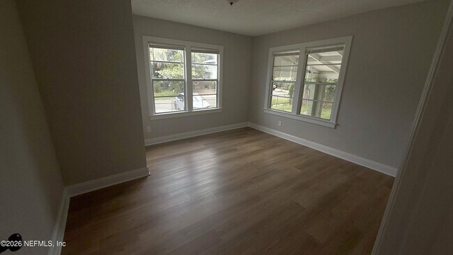 Foto del edificio - 1645 W 12th St