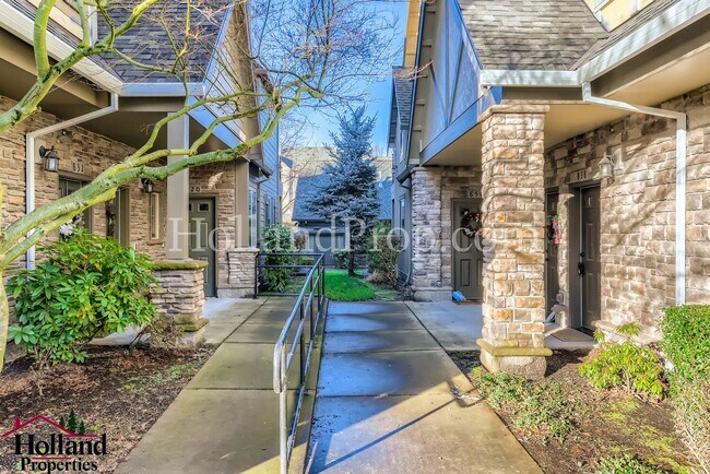 Building Photo - 838 NE Wheelock Pl