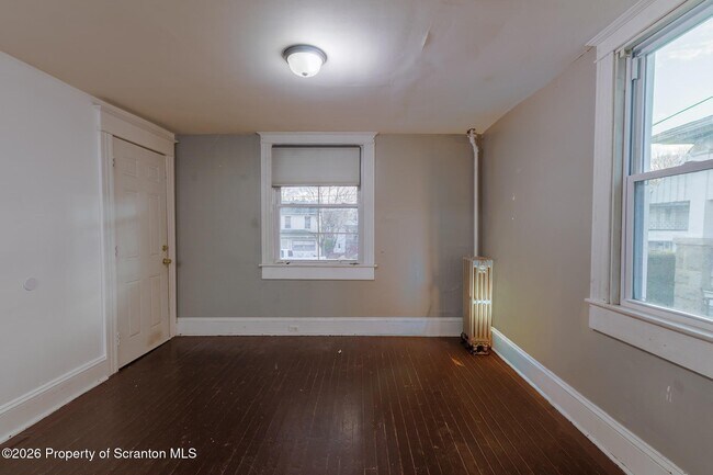 Foto del edificio - 623 E Elm St